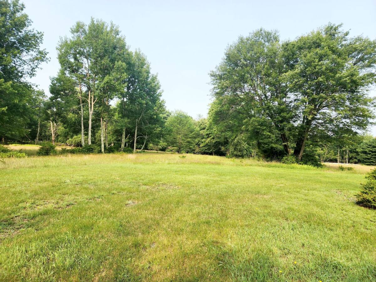 Apartment for rent at 520-524 Post Hill Rd, Henryville, PA 18332