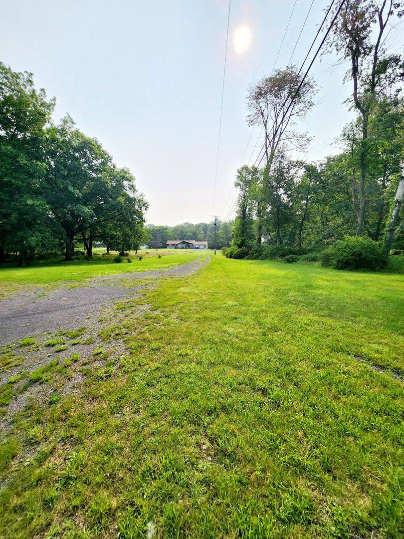 Apartment for rent at 520-524 Post Hill Rd, Henryville, PA 18332