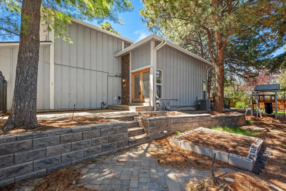 House for rent at 11127 E Berry Ave, Englewood, CO 80111