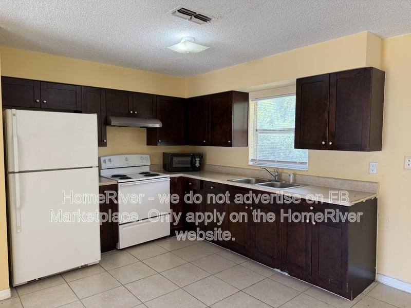 House for rent at 9702 Theresa Circle, Thonotosassa, FL 33592