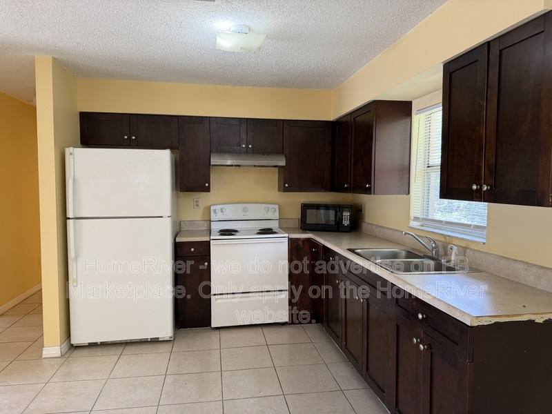 House for rent at 9702 Theresa Circle, Thonotosassa, FL 33592