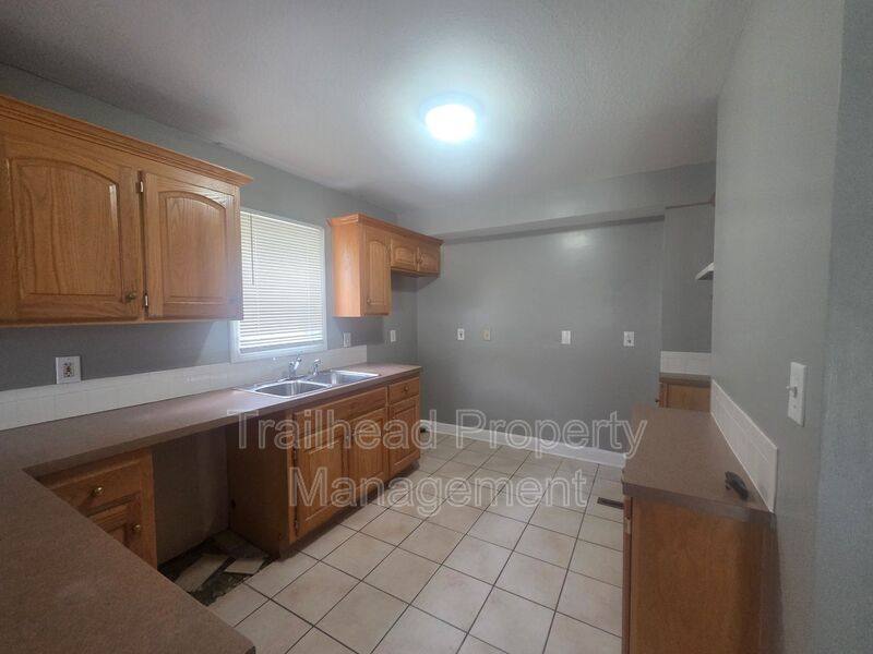 House for rent at 119 W 79th Terrace, Kansas City, MO 64114