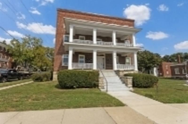 Apartment for rent at 204 E Franklin St #4, Liberty, MO 64068