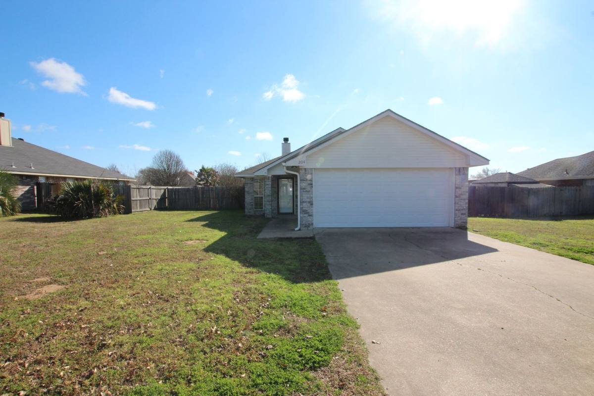 House for rent at 204 Willow Rd, Bullard, TX 75757