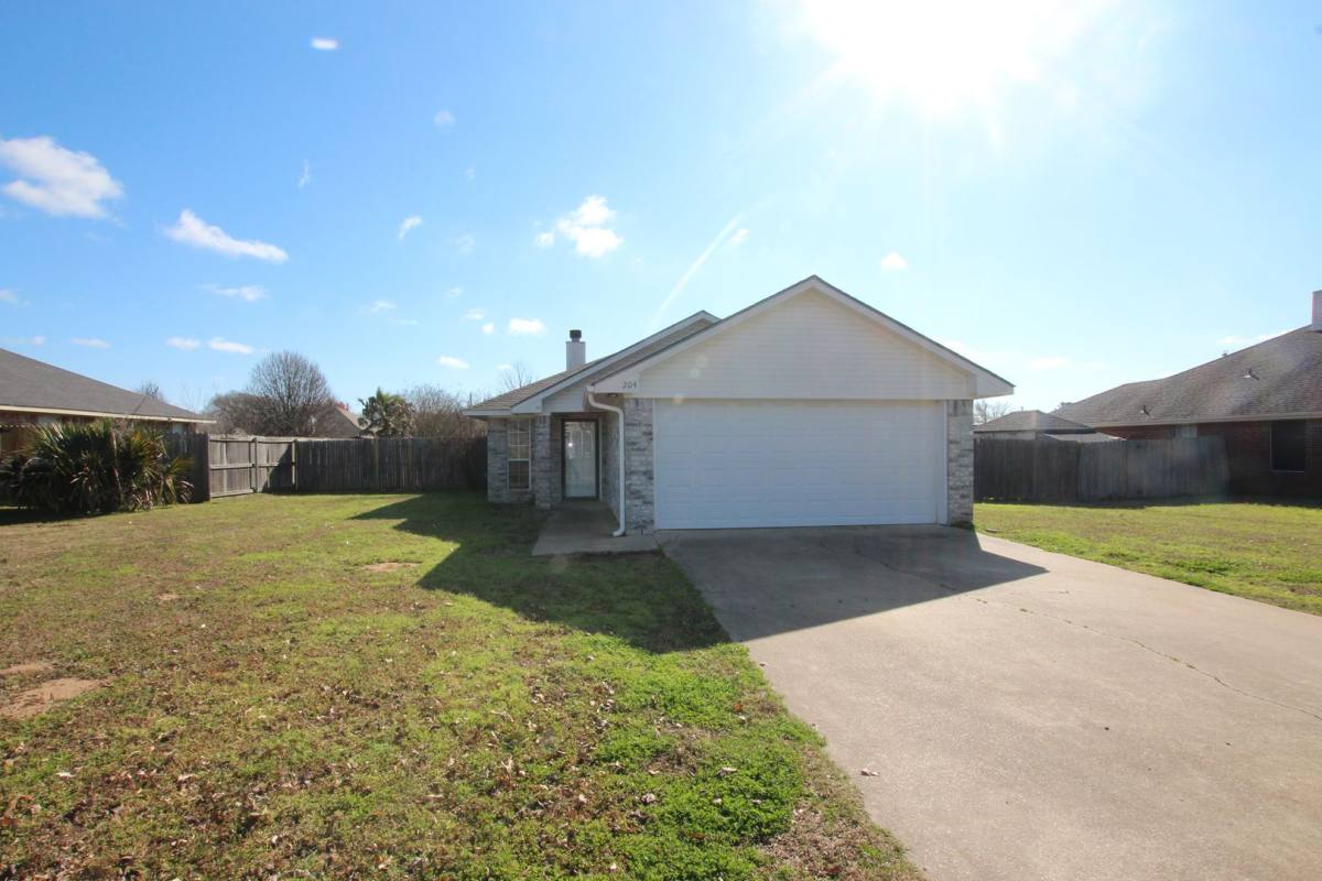 House for rent at 204 Willow Rd, Bullard, TX 75757