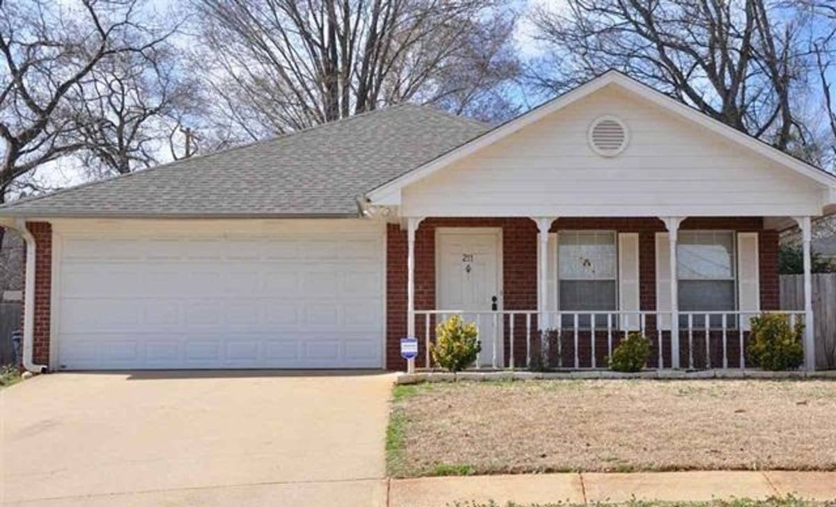 House for rent at 211 Willowbrook Lane, Whitehouse, TX 75791