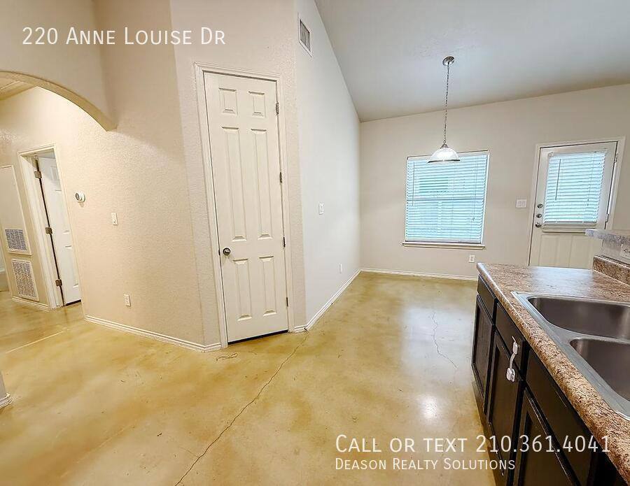 House for rent at 220 Anne Louise Dr, New Braunfels, TX 78130