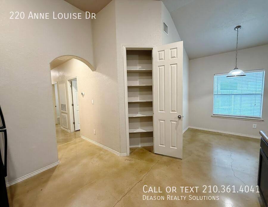House for rent at 220 Anne Louise Dr, New Braunfels, TX 78130