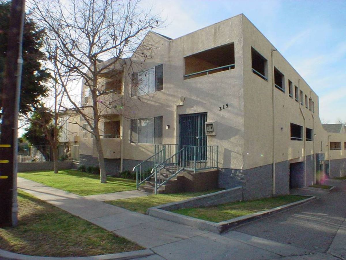 Apartment for rent at 215 E Hyde Park, Inglewood, CA 90302