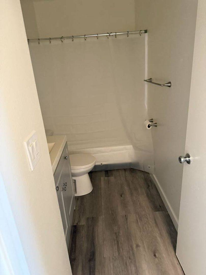 Apartment for rent at 215 E Hyde Park, Inglewood, CA 90302