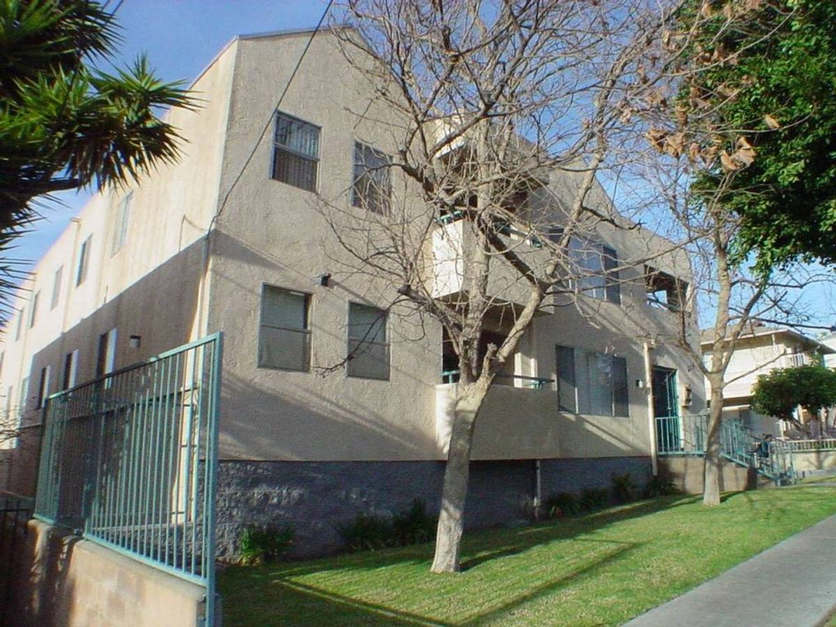 Apartment for rent at 215 E Hyde Park, Inglewood, CA 90302