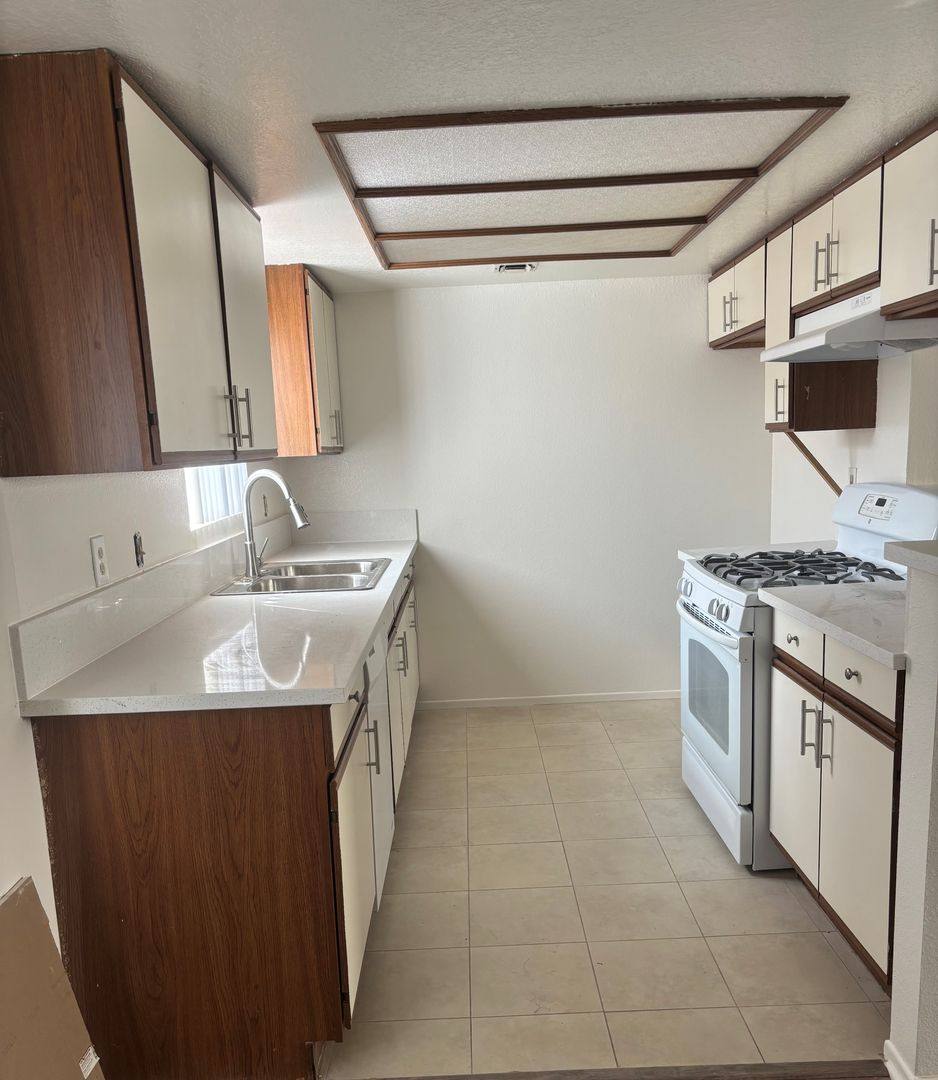 Apartment for rent at 1219 N Columbus Ave, Glendale, CA 91202
