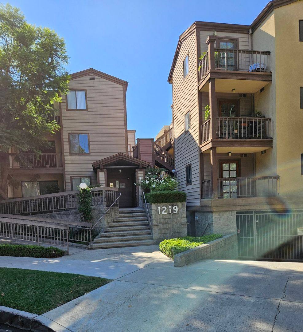 Apartment for rent at 1219 N Columbus Ave, Glendale, CA 91202
