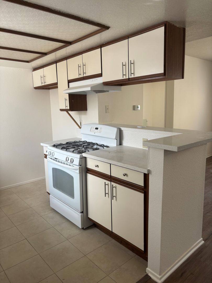 Apartment for rent at 1219 N Columbus Ave, Glendale, CA 91202