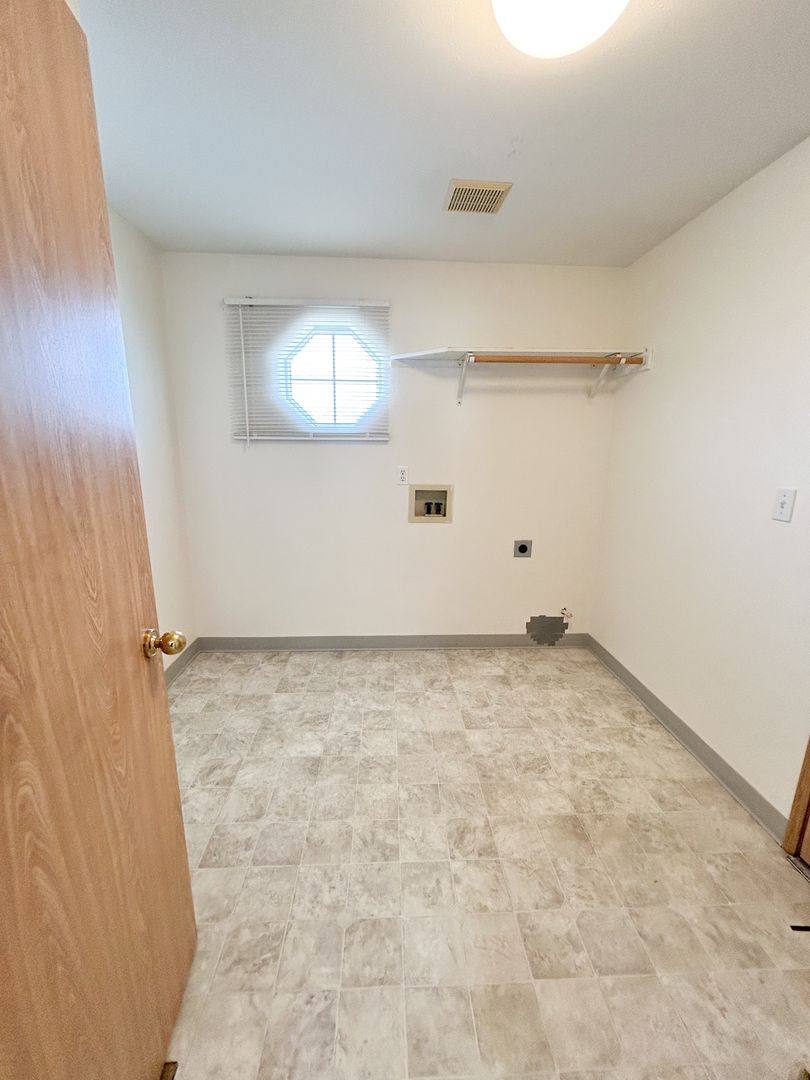 Apartment for rent at 5550 Glenridge Way, Klamath Falls, OR 97603