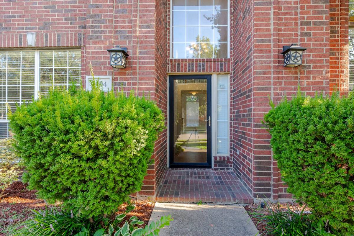 House for rent at 2404 Heather Glen Dr, Plano, TX 75025