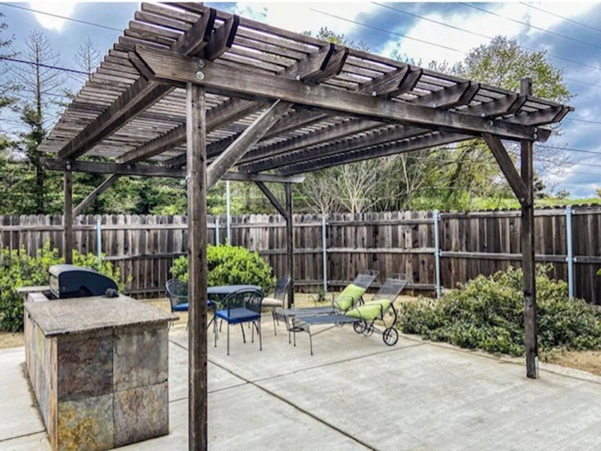 Apartment for rent at 5820 Newman Court, Sacramento, CA 95819