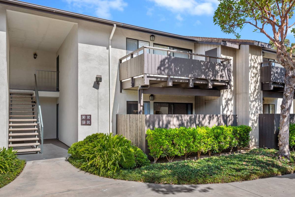 Apartment for rent at 701 Aster St, Oxnard, CA 93036