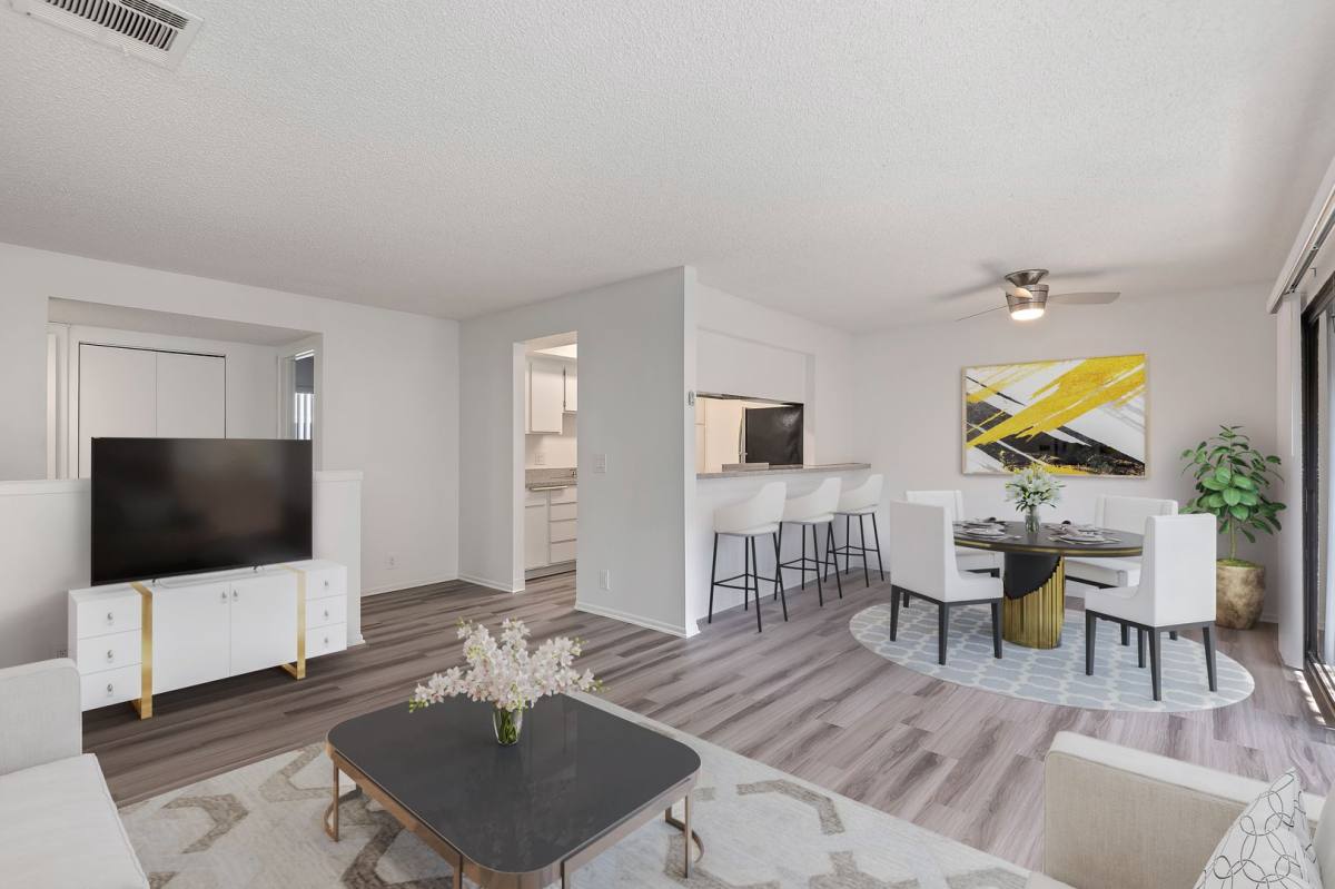 Apartment for rent at 701 Aster St, Oxnard, CA 93036