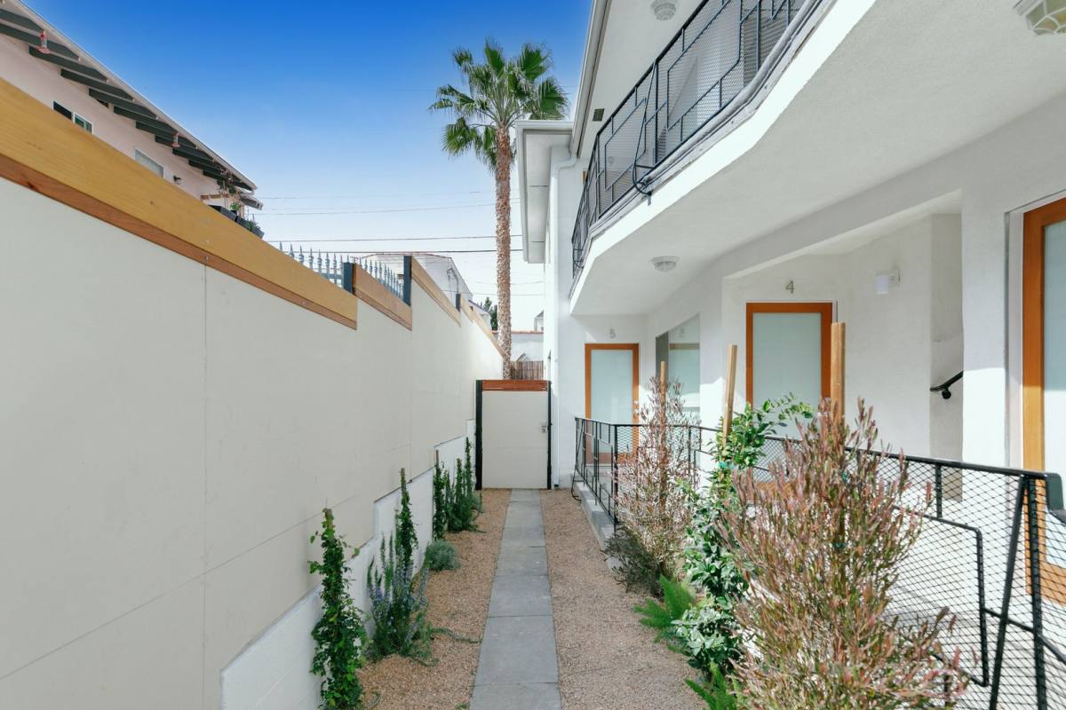 Apartment for rent at 221 N Catalina St, Los Angeles, CA 90004