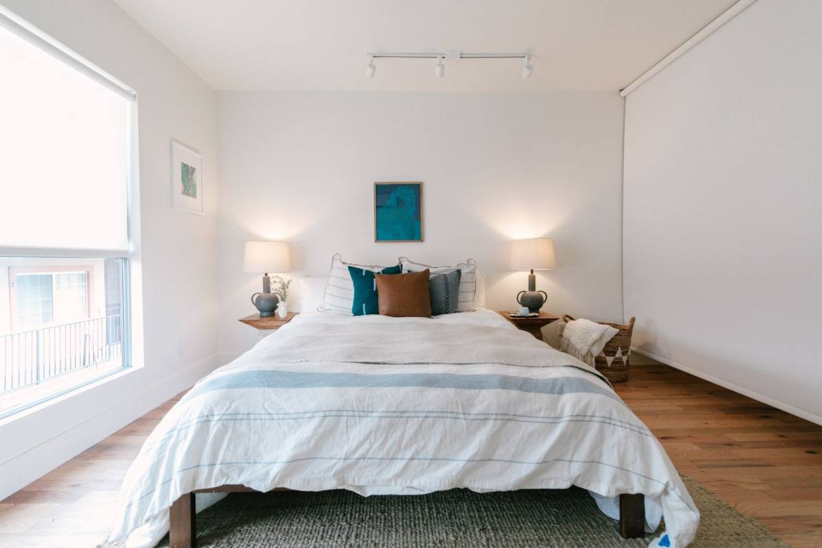 Apartment for rent at 221 N Catalina St, Los Angeles, CA 90004
