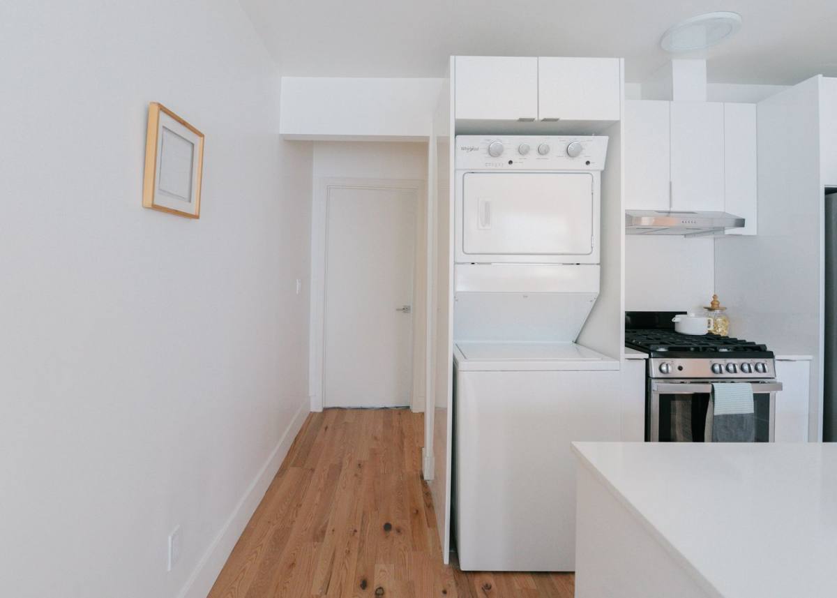 Apartment for rent at 221 N Catalina St, Los Angeles, CA 90004