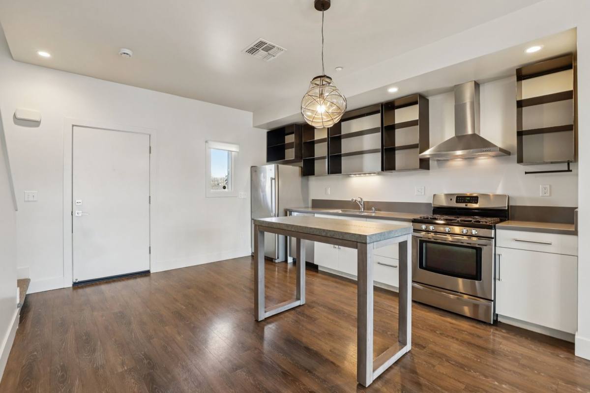 Apartment for rent at 3409-3425 Broadway, Sacramento, CA 95817