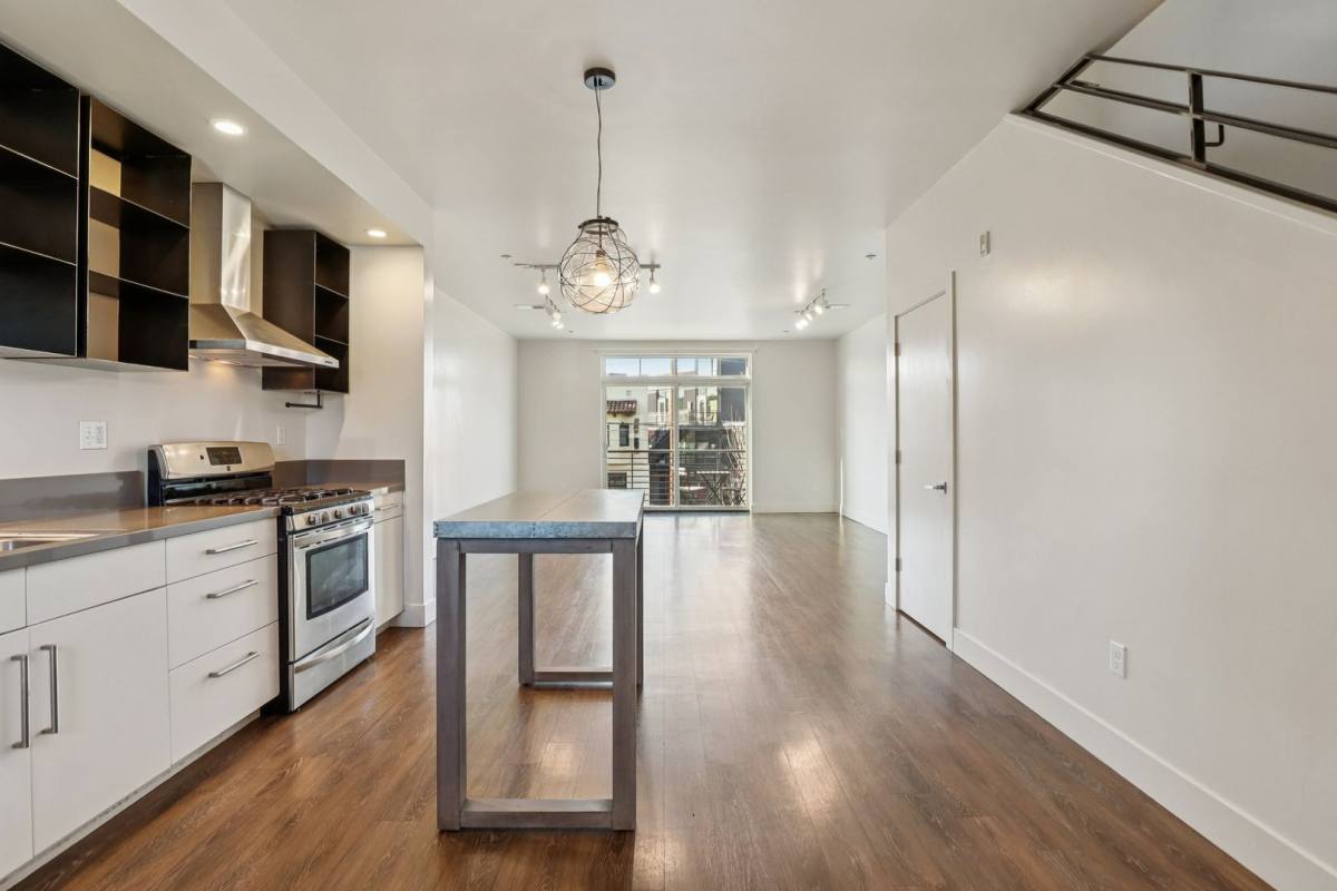 Apartment for rent at 3409-3425 Broadway, Sacramento, CA 95817