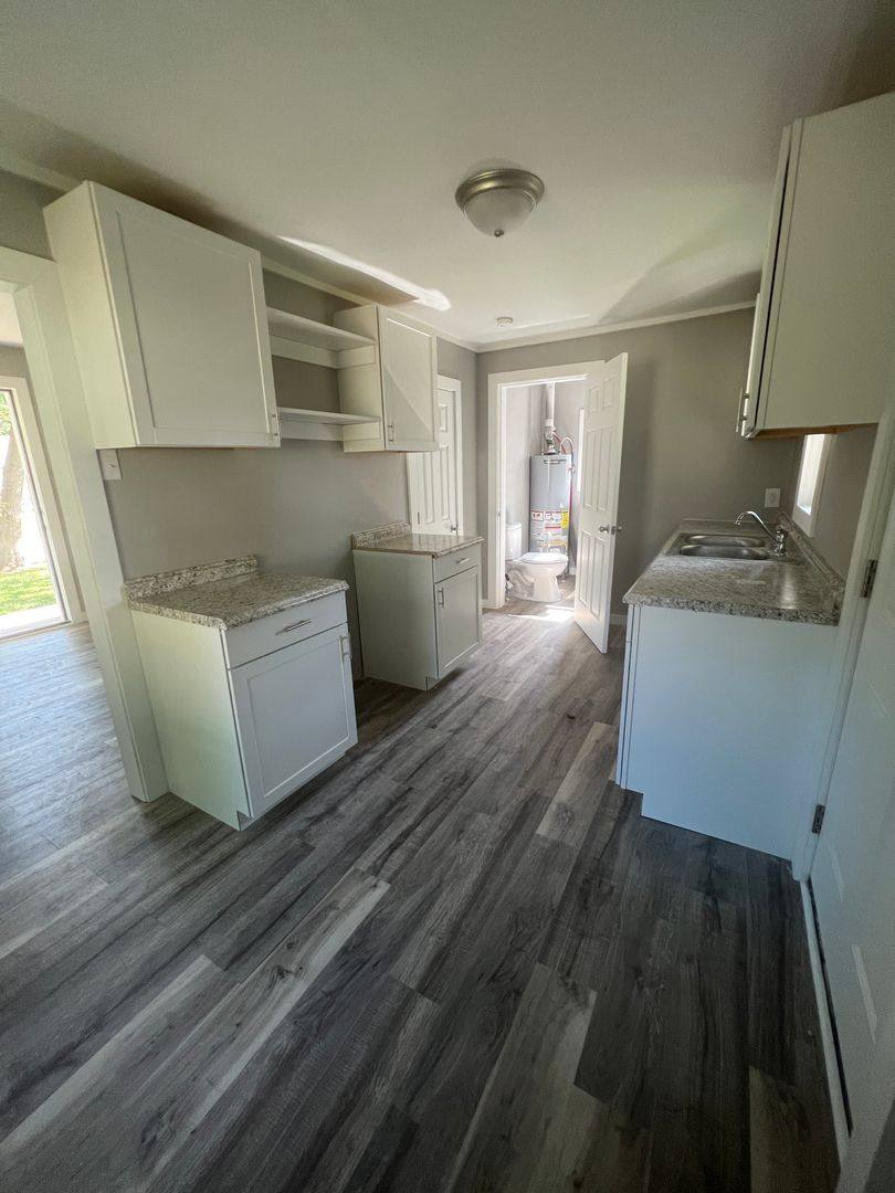 House for rent at 2142 W Chestnut St, Springfield, MO 65802