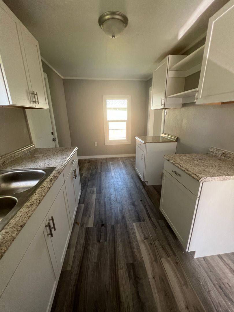 House for rent at 2142 W Chestnut St, Springfield, MO 65802