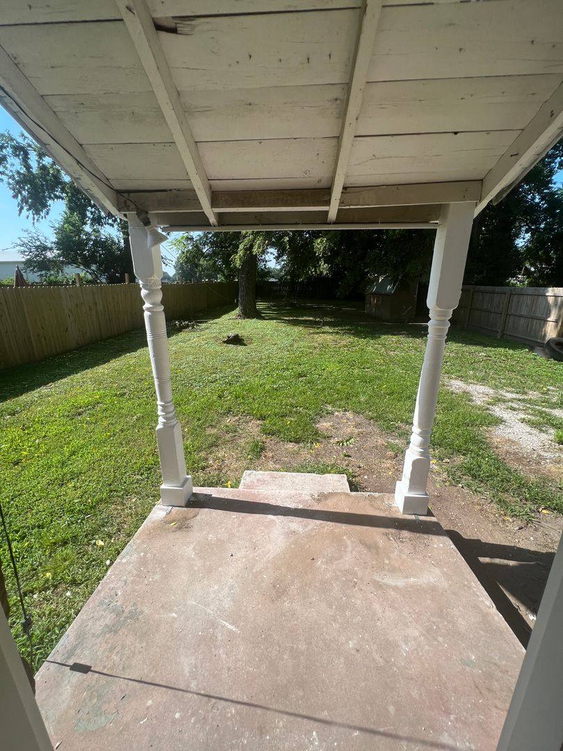 House for rent at 2142 W Chestnut St, Springfield, MO 65802