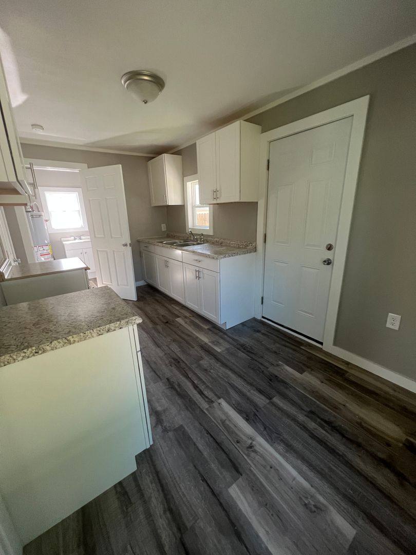 House for rent at 2142 W Chestnut St, Springfield, MO 65802