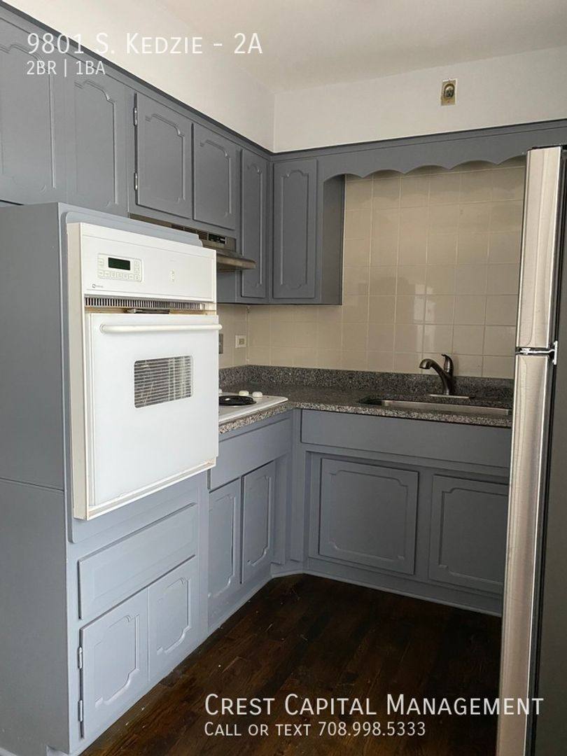 Apartment for rent at 9801-11 S Kedzie Ave, Evergreen Park, IL 60805