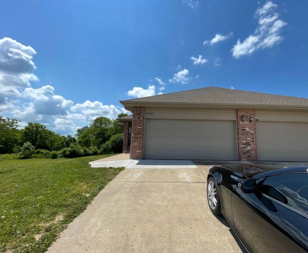 House for rent at 2202 W Jonquil Lane, Ozark, MO 65721