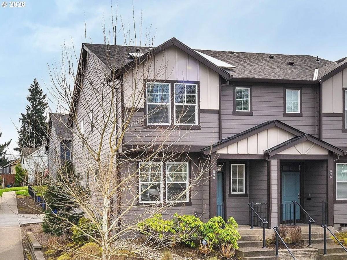 Townhouse for rent at 898 N 18th Ave, Cornelius, OR 97113