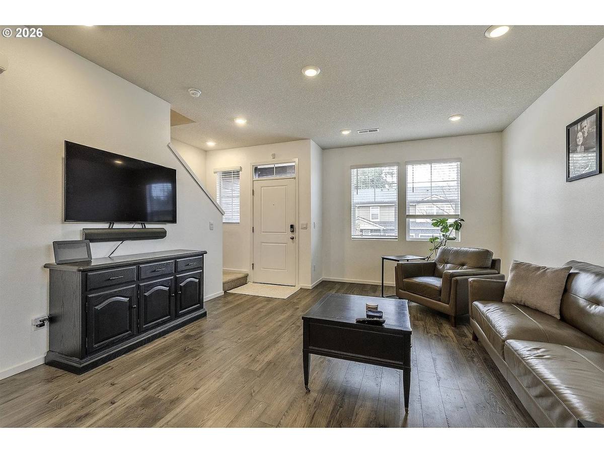 Townhouse for rent at 898 N 18th Ave, Cornelius, OR 97113