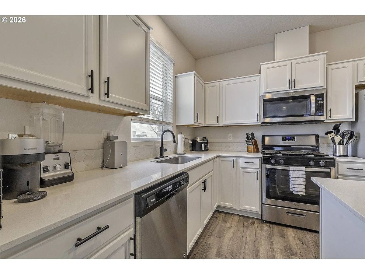 Townhouse for rent at 898 N 18th Ave, Cornelius, OR 97113