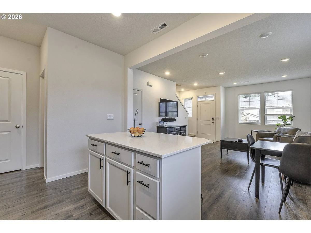 Townhouse for rent at 898 N 18th Ave, Cornelius, OR 97113