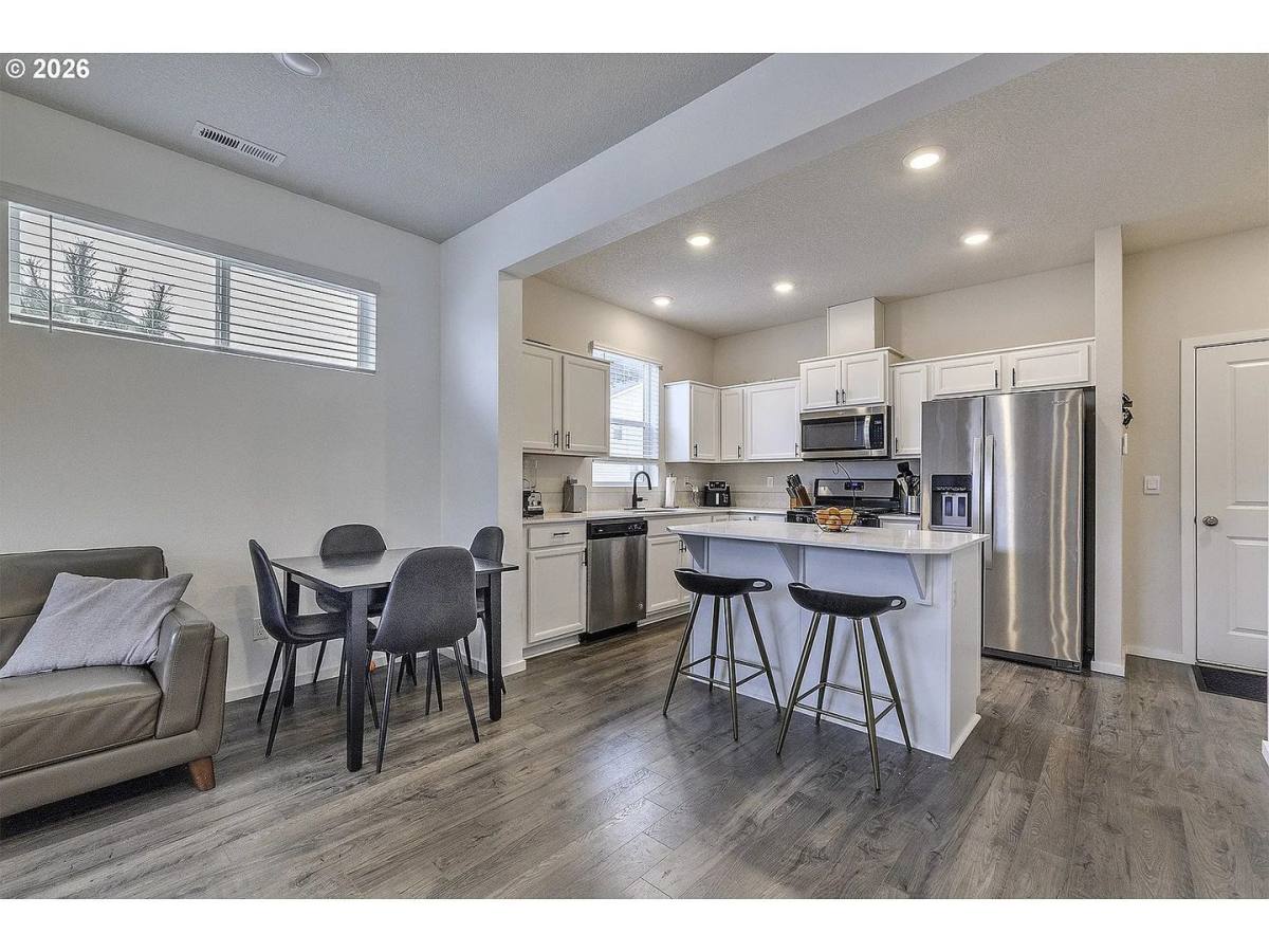 Townhouse for rent at 898 N 18th Ave, Cornelius, OR 97113