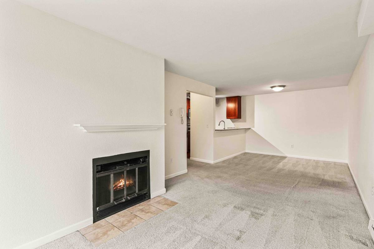 Condo for rent at 13426 Greenwood Ave N #306, Seattle, WA 98133
