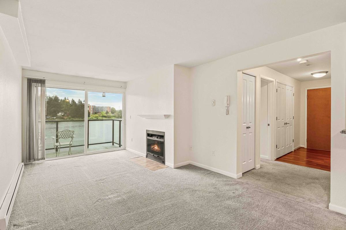 Condo for rent at 13426 Greenwood Ave N #306, Seattle, WA 98133