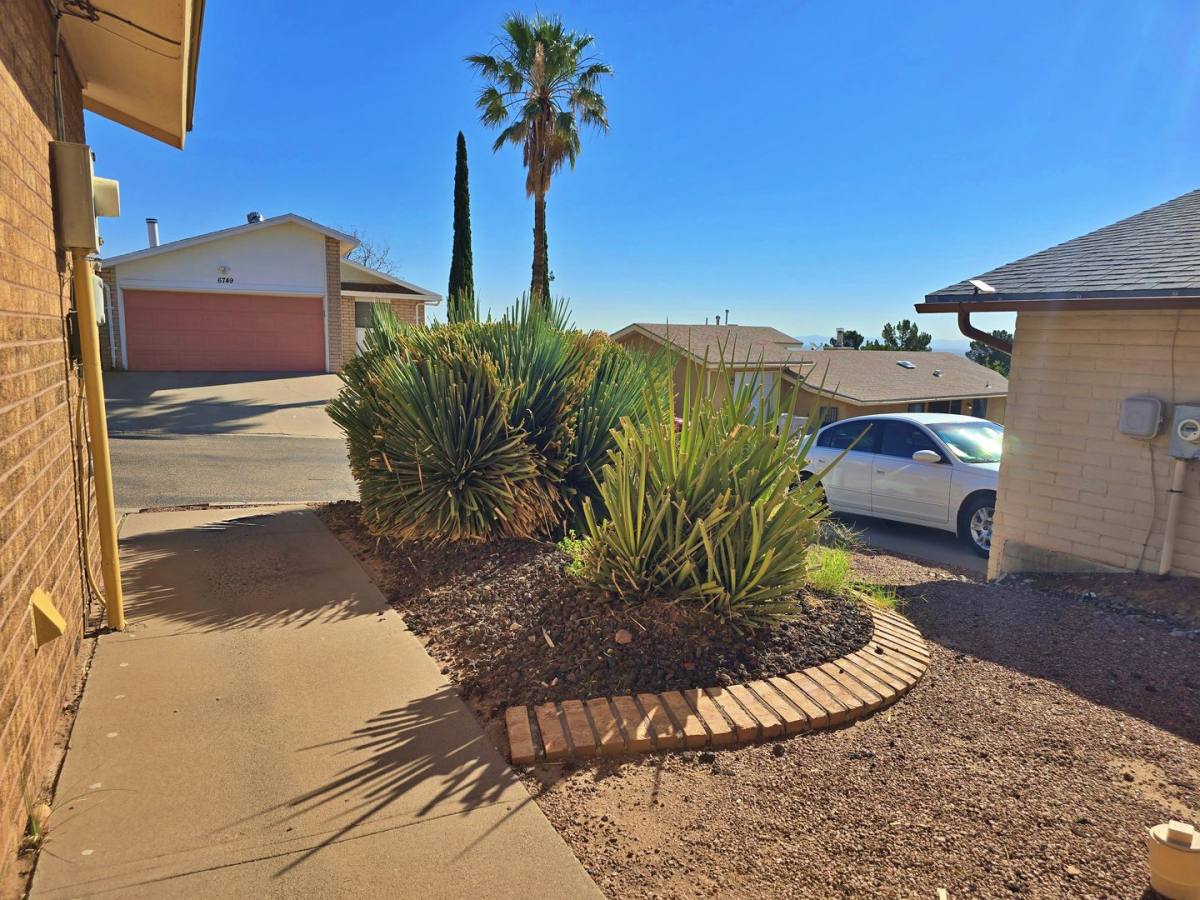 House for rent at 6748 Ridgetop, El Paso, TX 79904