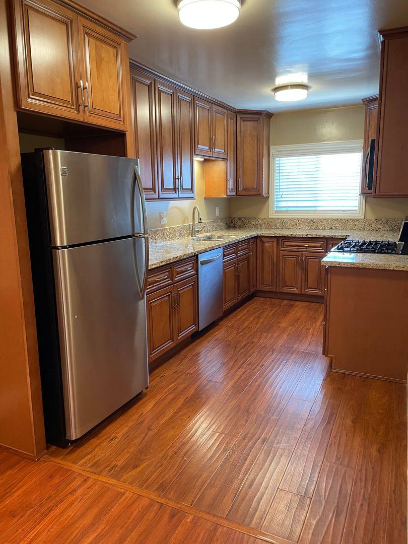 Apartment for rent at 110 N Lima, Sierra Madre, CA 91024