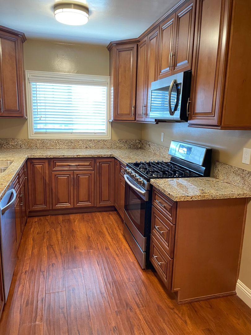 Apartment for rent at 110 N Lima, Sierra Madre, CA 91024