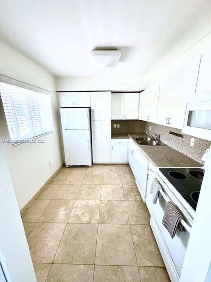 House for rent at 8888 Collins #314, Miami Beach, FL 33154