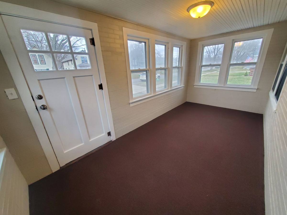 240 E Dunham Ave, Des Moines, IA 50315 - House for Rent - Image 2
