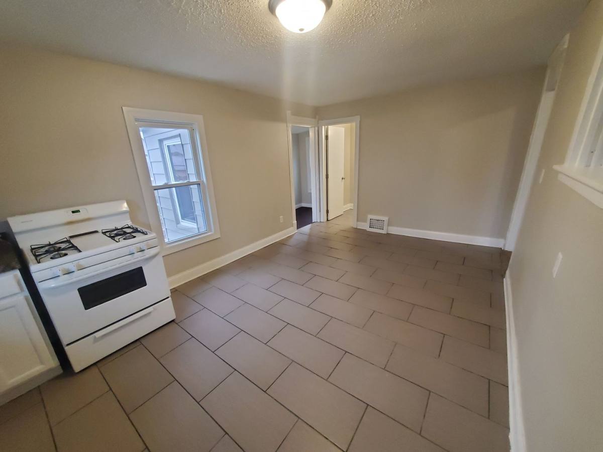 240 E Dunham Ave, Des Moines, IA 50315 - House for Rent - Image 8