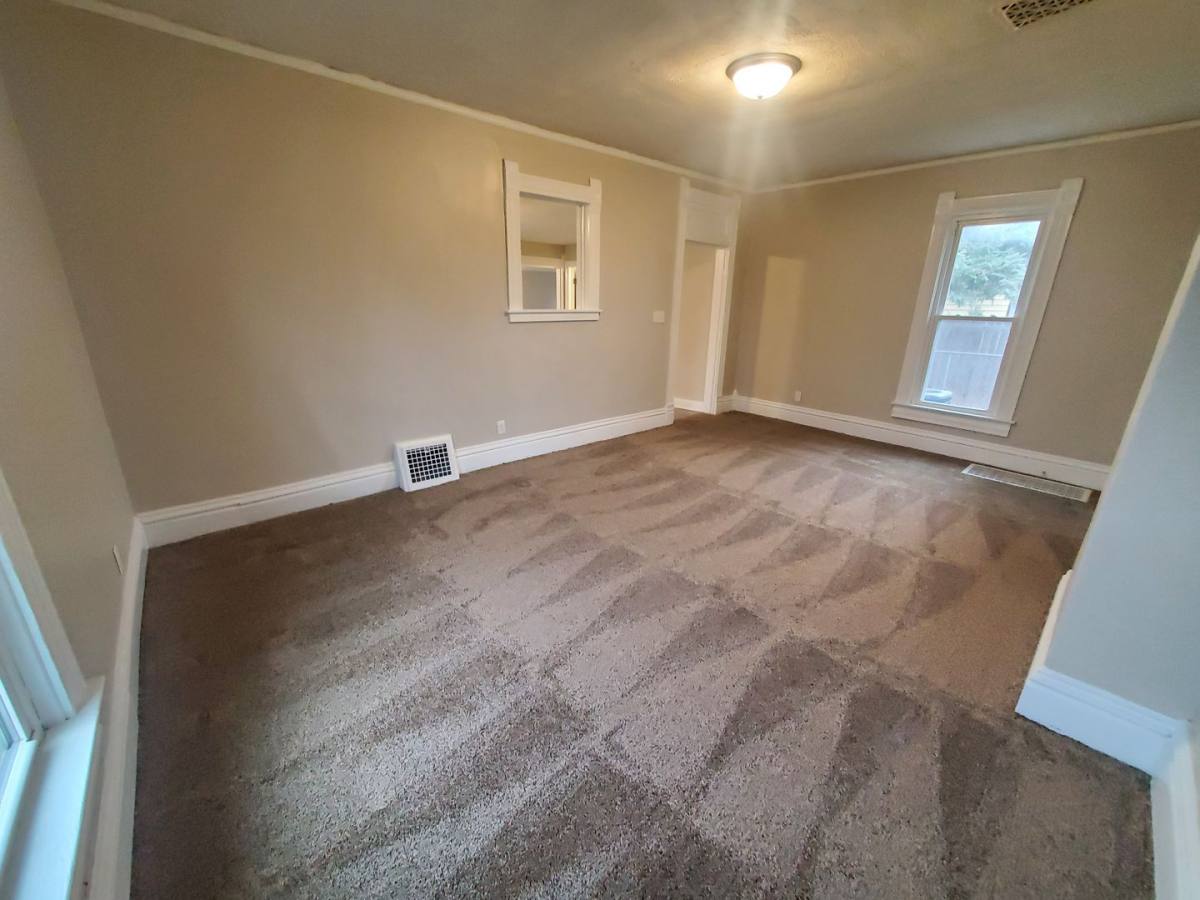 240 E Dunham Ave, Des Moines, IA 50315 - House for Rent - Image 6