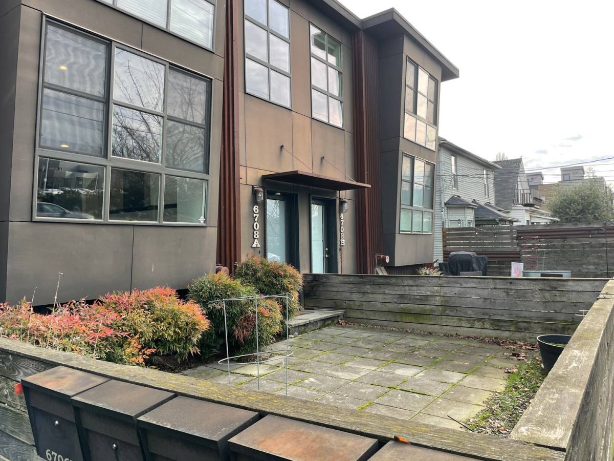 Townhouse for rent at 6708 Corson Ave S, Seattle, WA 98108
