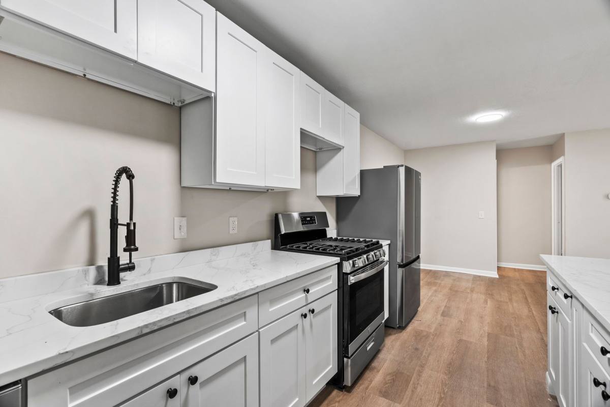 Apartment for rent at 283-435 Oaklawn Ave, Cranston, RI 02920